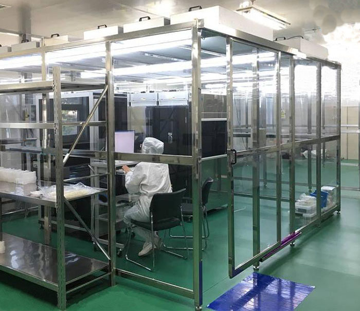 百級潔凈棚配置由FFU、初效過濾器、高效過濾器過濾，再加風淋室、傳遞窗等凈化設備才能達到效果。