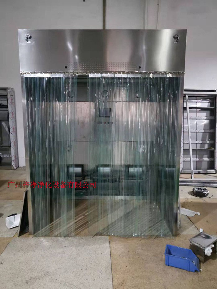潔凈層流采樣車具體要求；從室內空氣經過初效過濾器，從高效空氣過濾器出風，配無隔板高效過濾器過濾效率為：99.99@0.3μm和G4級初效過濾器，確保凈化級別，靜態100級美聯邦209E標準；