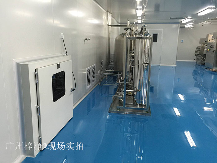 百級無塵車間配備FFU、高效送風口、高效過濾器（HEPA）、空氣處理機組（AHU）傳遞窗等凈化設備，確保車間空氣質量。